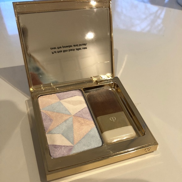 cle de peau Other - Cle de Peau shimmer compact never used